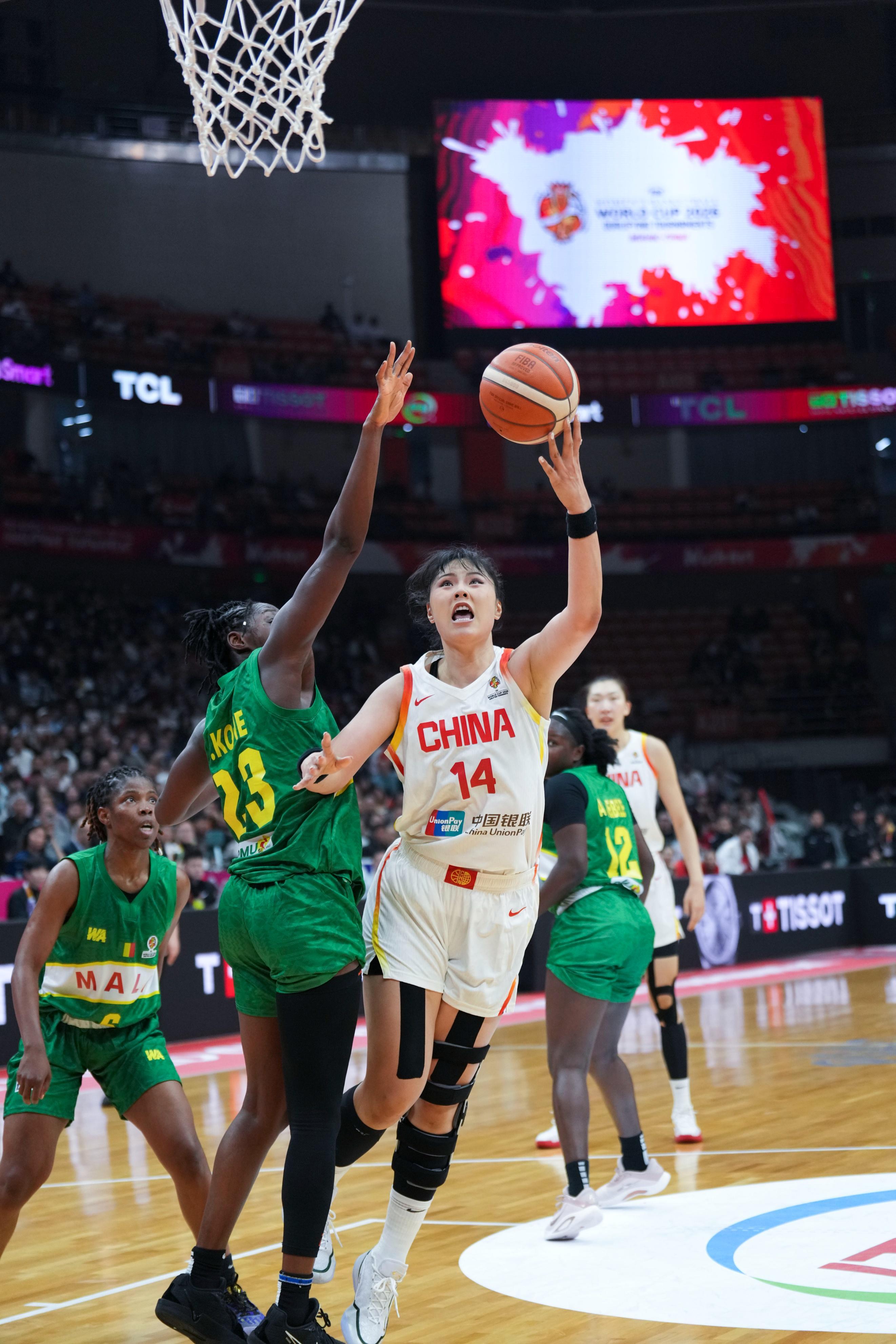 中国女篮首胜功臣诞生!不是韩旭和张子宇,宫鲁鸣这步棋走对了