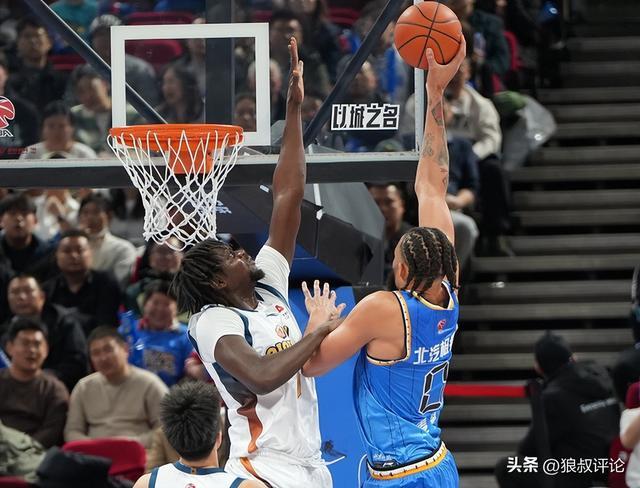 世界杯手机投注-CBA生涯首秀！麦基12中5得12分6板3助 连续“举火烧天”引关注